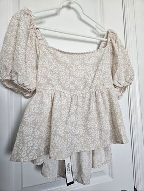 NWT Discreet NYC Cream Floral Puff-Sleeve Peplum Top Sizes M,L, XL